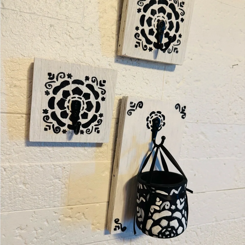 Black and White Wall Hook Set